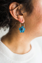 Load image into Gallery viewer, Flower Hoops