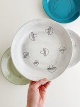 Load image into Gallery viewer, Earthenware Shallow Bowls