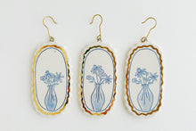 Load image into Gallery viewer, Framed Flower Vase Ornament