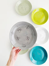 Load image into Gallery viewer, Earthenware Shallow Bowls