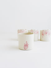 Load image into Gallery viewer, Wavy Rim Strawberry Cup