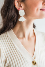 Load image into Gallery viewer, Twist and Shout Earrings
