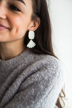 Load image into Gallery viewer, Twist and Shout Earrings