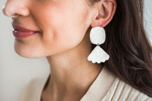 Load image into Gallery viewer, Twist and Shout Earrings