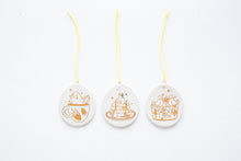 Load image into Gallery viewer, Pancake Plate Bird Ornament