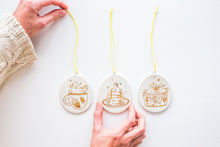 Load image into Gallery viewer, Pancake Plate Bird Ornament