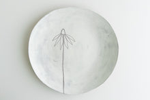 Load image into Gallery viewer, Earthenware Large Round Platter - White Coneflower
