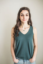 Load image into Gallery viewer, Faceted Bar Necklace