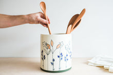 Load image into Gallery viewer, Porcelain Utensil Crock