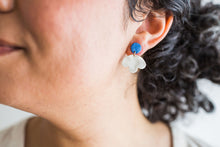 Load image into Gallery viewer, Snowdrop Earrings