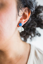 Load image into Gallery viewer, Snowdrop Earrings