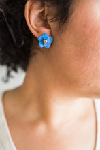 Load image into Gallery viewer, Flower Studs