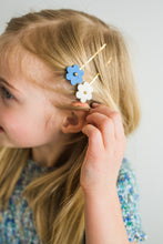 Load image into Gallery viewer, Daisy Hair Pins