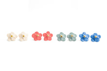 Load image into Gallery viewer, Flower Studs