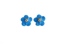 Load image into Gallery viewer, Flower Studs