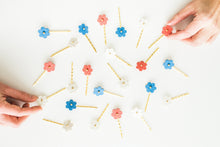 Load image into Gallery viewer, Daisy Hair Pins