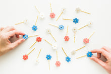 Load image into Gallery viewer, Daisy Hair Pins