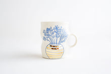 Load image into Gallery viewer, Wavy Flower Vase Mug
