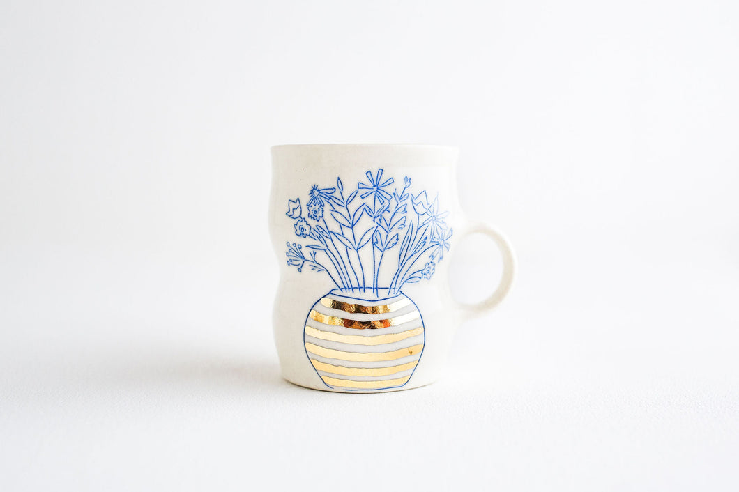 Wavy Flower Vase Mug